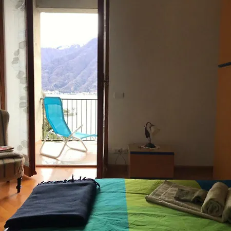 Big With View And Three Bedrooms Lägenhet Sala Comacina