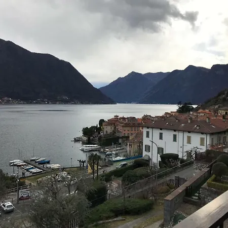 Big With View And Three Bedrooms Apartment Sala Comacina